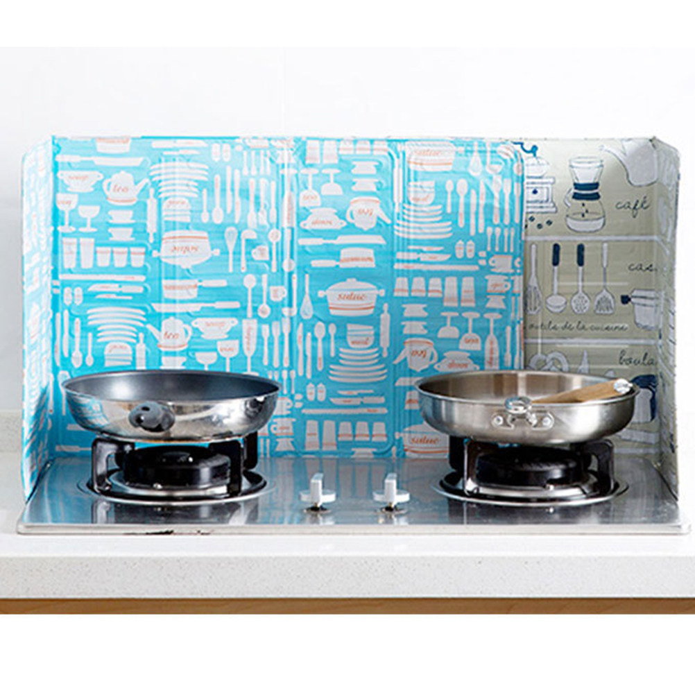 Kitchen Gadgets That Are Useful - واقي رذاذ الزيت من رقائق الألومنيوم